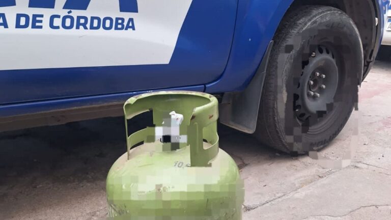 Robo en barrio La Quinta: escapaban con una garrafa y fueron detenidos