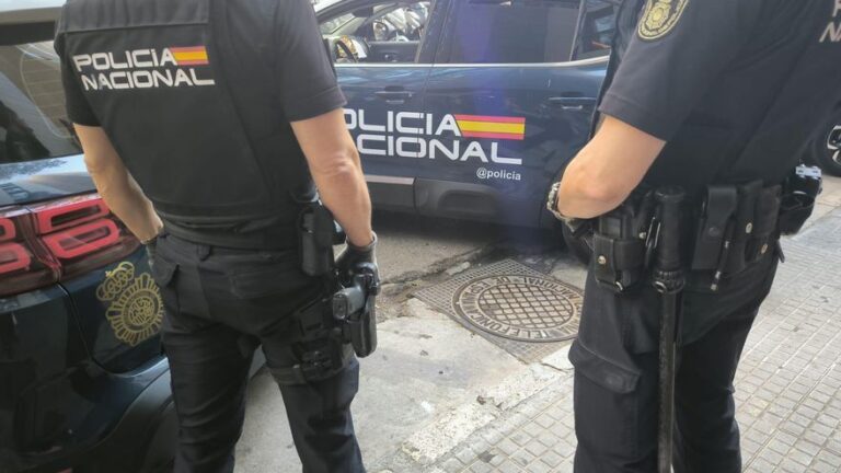 Matan a un hombre a golpes y llevan su cadáver a una comisaría de Tenerife
