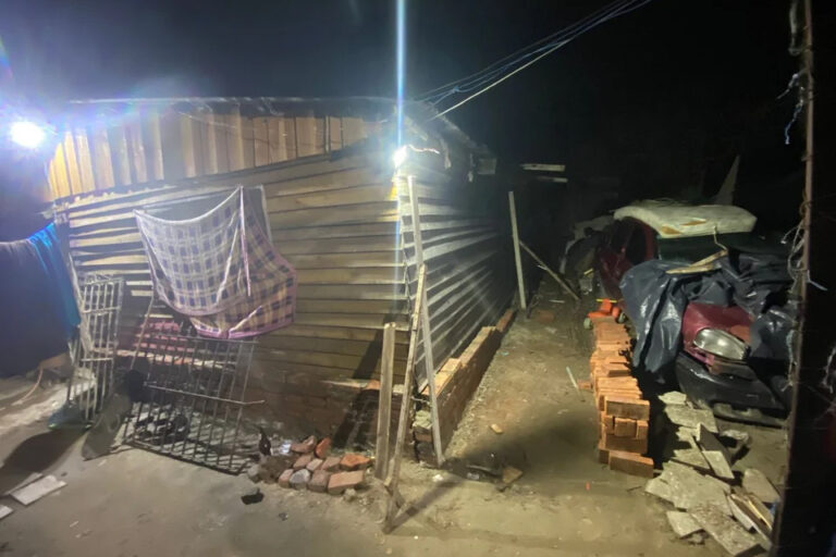 Misterio en La Plata: un joven con un frondoso prontuario se habría disparado jugando a la ruleta rusa