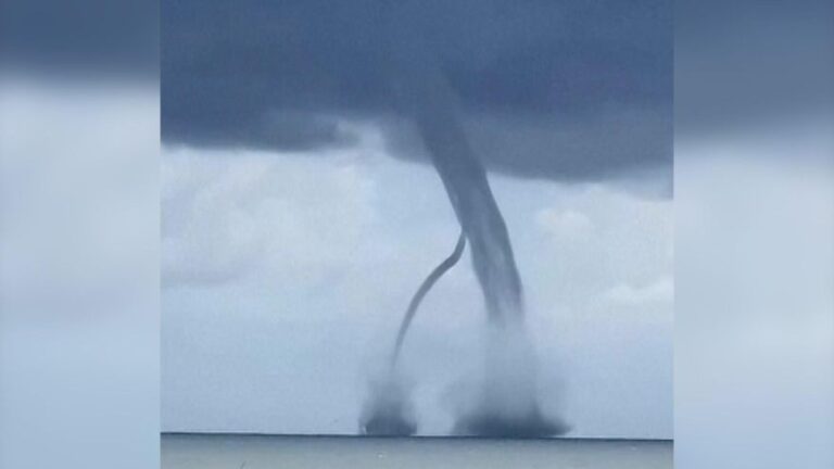 Impactantes imágenes: dos trombas marinas se fusionan frente al delta del río Po en Italia
