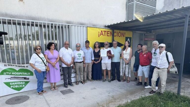 Denuncian la «grave» demora de una ambulancia en Montilla tras un accidente en la piscina