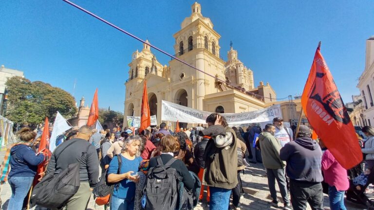 Jubilados en Córdoba cumplieron 70 rondas: un año de lucha en la Plaza San Martín