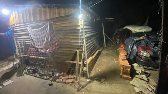 Un hombre con antecedentes penales fue baleado en la cabeza en una reunión: investigan si jugaba a la «ruleta rusa»