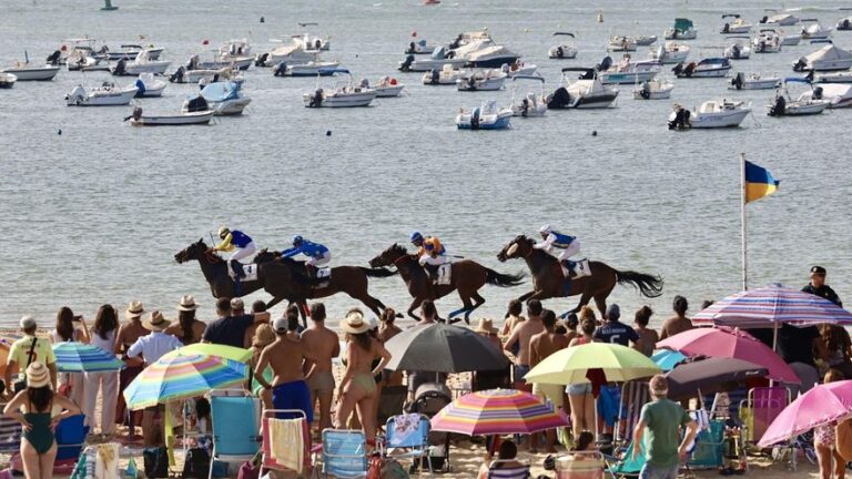 Las reservas en agosto llegan al 80% pero el consumo cae: «La gente viene más apretada»