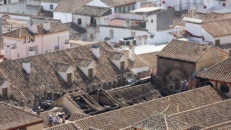 Continúan los trabajos en la zona afectada por el incendio de la Mezquita-Catedral de Córdoba