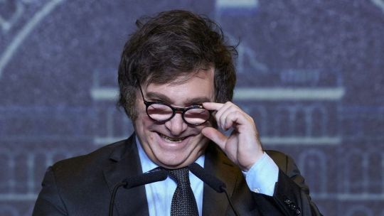 Julio Gambina: Milei baja retenciones al agro, pero ajusta a jubilados y salud