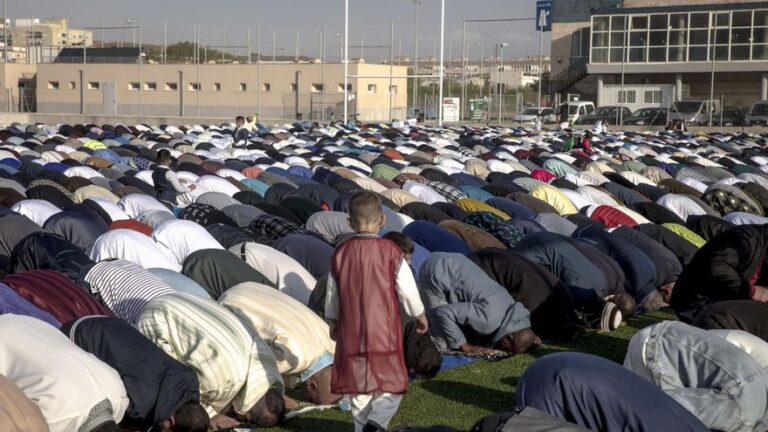 Vox estudia imitar a Jumilla en Palma y prohibir rezos colectivos de musulmanes en los polideportivos municipales