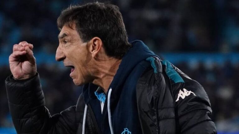 Gustavo Costas volvió a ser expulsado y enfrenta una dura sanción por insultos al árbitro