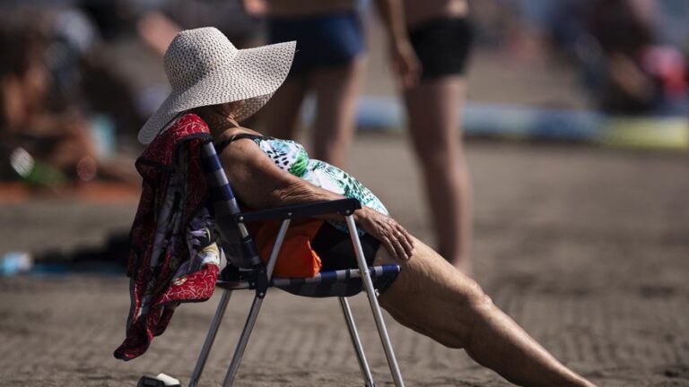 Cistitis e infecciones en verano: por qué el bañador mojado puede ser un riesgo y cómo evitarlo
