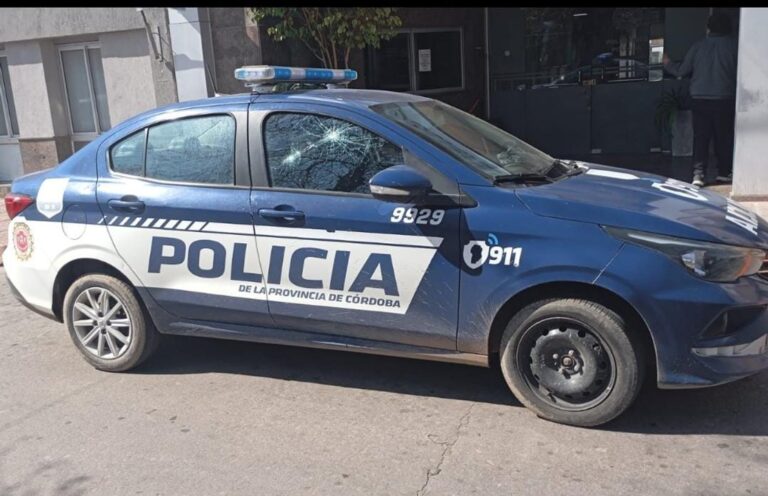 Operativo de seguridad en Córdoba: una oficial de la policía sufre herida en el ojo