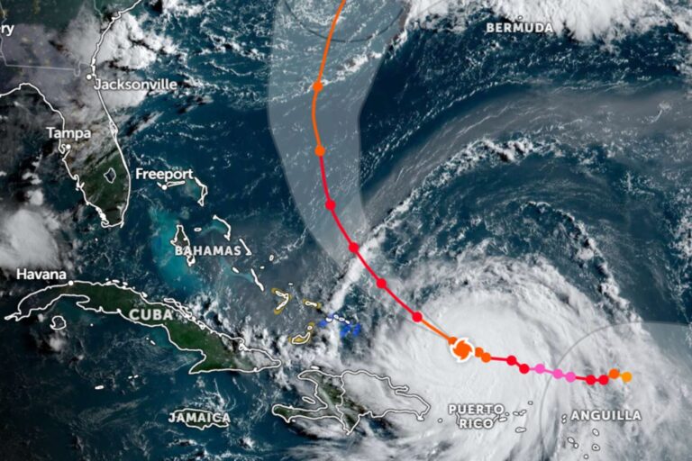 Huracán Erin: qué se espera en las próximas horas de la tormenta que avanza a un ritmo inesperado cerca de EE.UU.