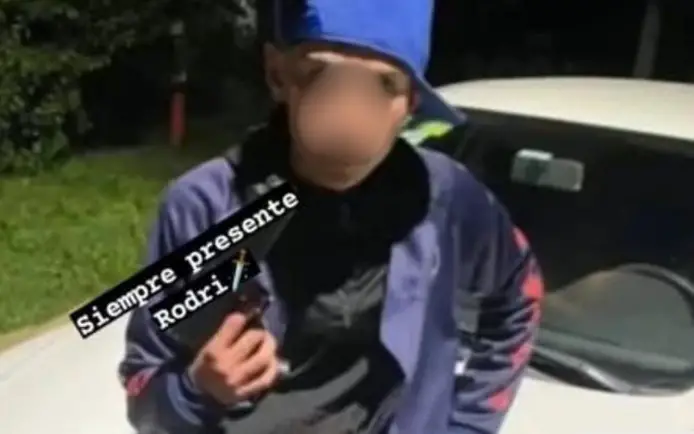 Despidieron en redes a un ladrón de 16 años, con fotos donde exhibía armas de fuego: murió en manos de un policía