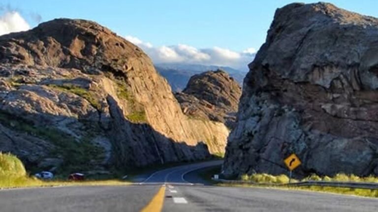 Habilitan el Camino de las Altas Cumbres en Córdoba tras la nevada del martes