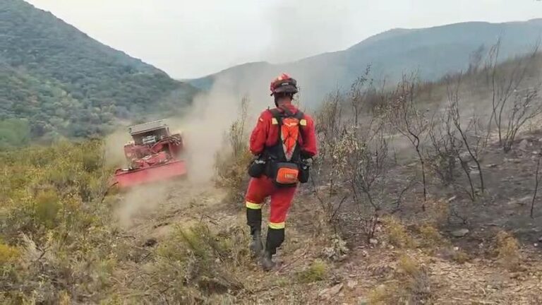 El Ejército estrena su primer dron terrestre en los incendios de Galicia, Extremadura y Castilla y León