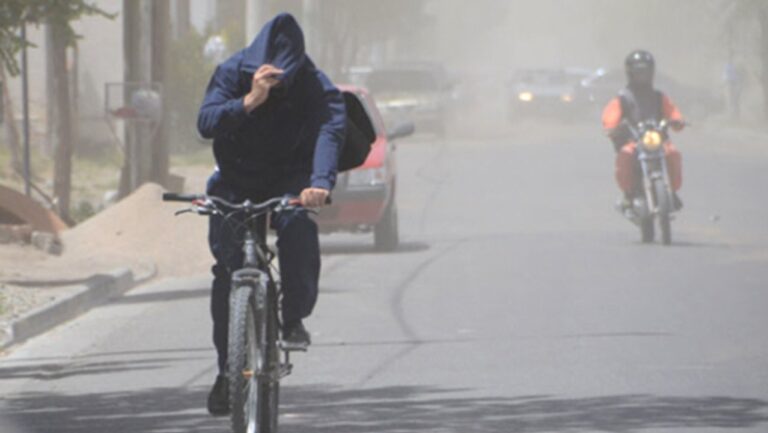 Tiempo en Córdoba para este viernes: ráfagas de viento sur y alerta por incendios