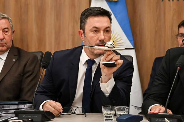 Luis Petri debe saldar una deuda clave antes de dejar el Ministerio de Defensa