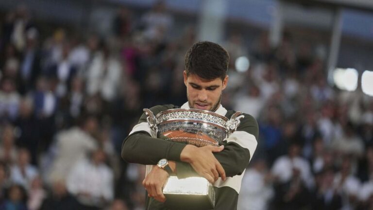 Carlos Alcaraz repite como el tenista con más ingresos