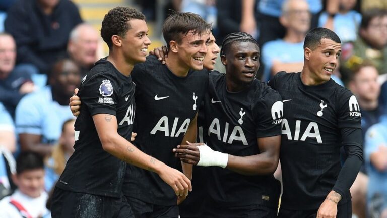 El Tottenham de ‘Cuti’ Romero venció 2-0 al Manchester City y lidera la Premier League