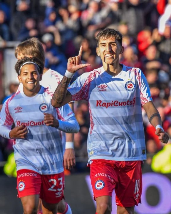 Festival de goles en La Paternal: Argentinos Juniors aplastó a Racing