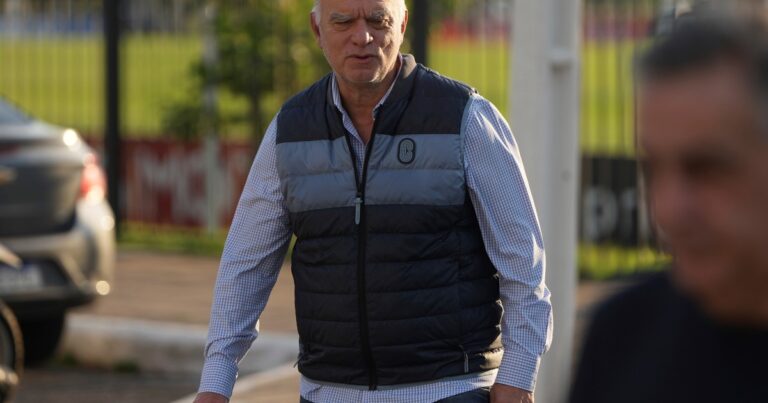 Expulsiones, un roce y un viaje pendiente: así está el panorama en Independiente traslabarbarie