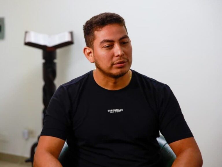 No tenía trabajo, encontró US$7000 y su gesto le valió el aplauso de todos: Gracias de corazón