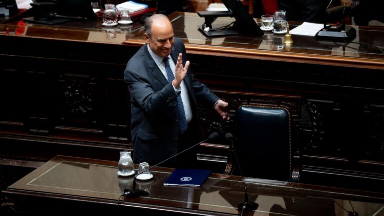 En medio de un griterío en Diputados, Guillermo Francos desligó al Gobierno de los escándalos y ratificó el rumbo económico
