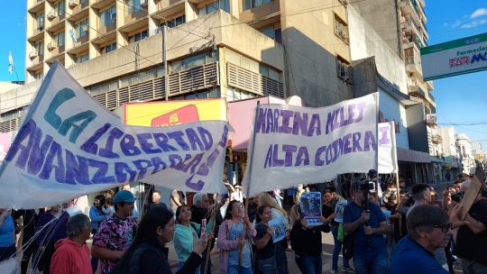 Graves incidentes en Corrientes durante el cierre de campaña de LLA: Karina Milei y Martín Menem debieron ser evacuados