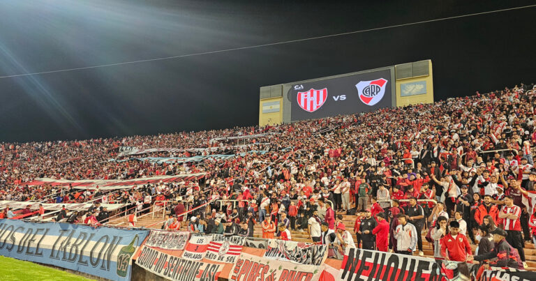 El hit cábala de la hinchada de River en los penales contra Unión y Libertad