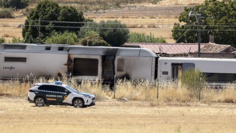 Un incendio en un vagón de un tren deja 210 evacuados y retrasos en los trenes entre Madrid y Andalucía