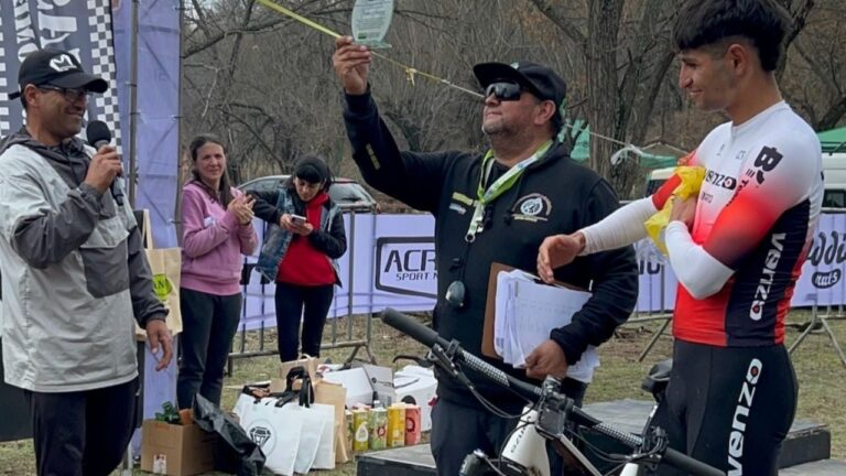 Cosquín: reconocieron a Bruno Castro Suárez por su trayectoria periodística