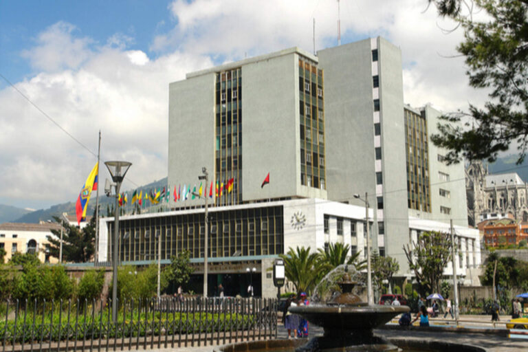 EE.UU. fortalece la seguridad financiera de Ecuador