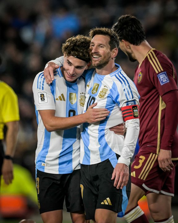 La Albiceleste imparable: Argentina goleó a Venezuela con un Messi histórico