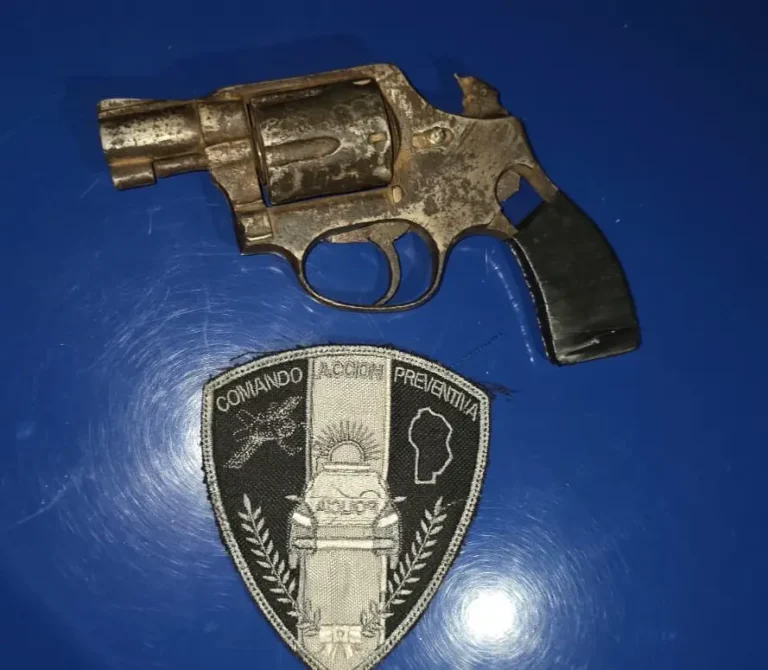 Policía persiguió a dos menores que llevaban un arma de fuego