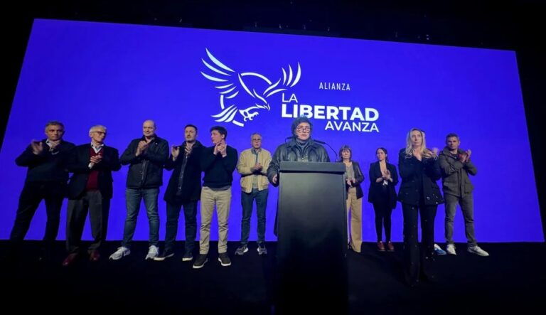 Masivo rechazo y derrota del Gobierno, ganó el peronismo y el Frente de Izquierda conquistó dos bancas