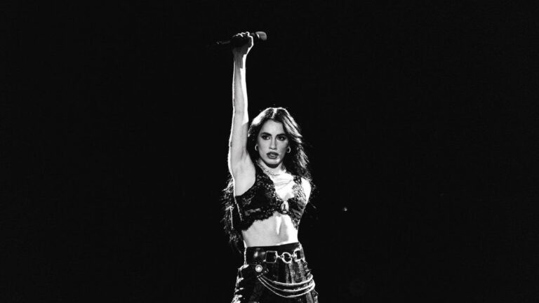 Lali Espósito brilló en Vélez con un nuevo show explosivo y el estreno de «Payaso»