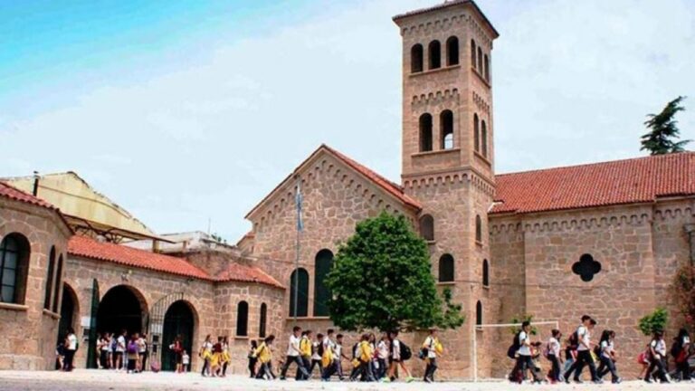 Día del Maestro:Qué pasará en las escuelas del Valle de Punilla?