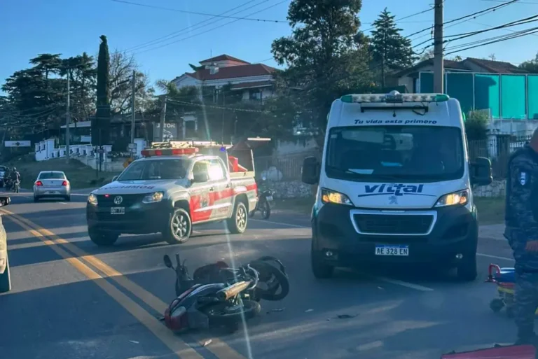 Grave accidente en avenida Sarmiento: motociclista sufrió fuerte traumatismo de cráneo