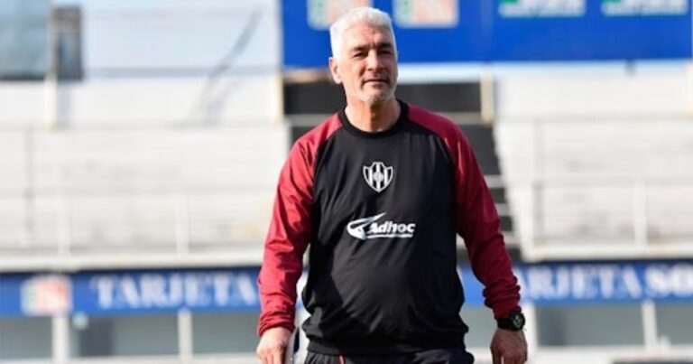 De Felippe y su elogio a Riestra: «Es admirable el convencimiento de sus jugadores»