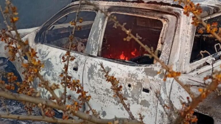 Venía a Córdoba desde Tucumán, chocó y se prendió fuego