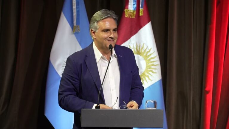 Martín Llaryora anunció un aumento histórico para equipos de salud