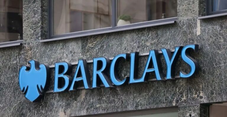 Los mercados piden más. Barclays sugiere una devaluación del 40%