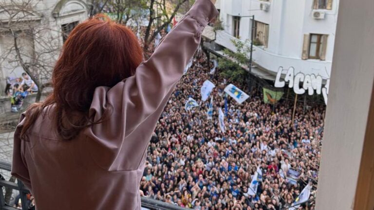 La militancia se concentra en San José 1111 a 100 días de la detención de Cristina Kirchner