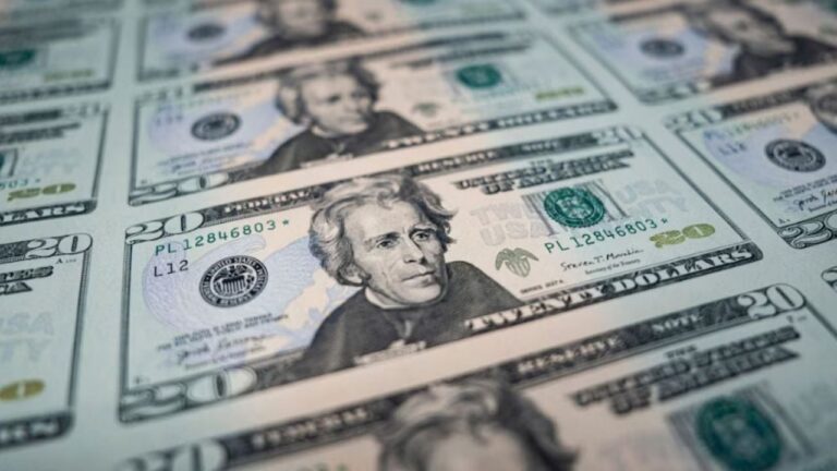 El respaldo financiero de EEUU calmó al dólar, que cerró a $1.430