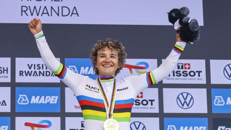 Las lágrimas de Paula Ostiz: nueva campeona del mundo júnior de ciclismo