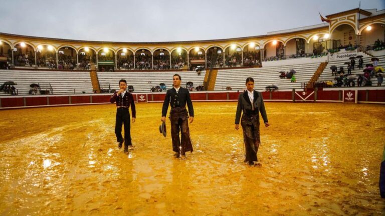 Lea Vicens y Sebastián Fernández se reparten cuatro orejas antes de la suspensión en Pozoblanco