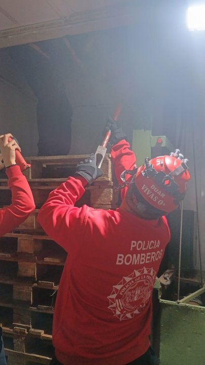 Mercado de Abasto: un operario fue rescatado tras quedar atrapado en un montacargas