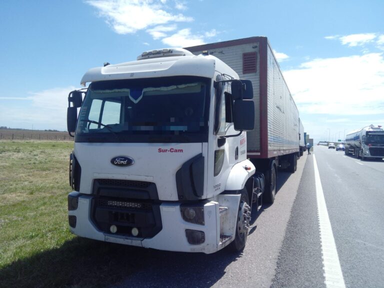 Un camionero murió tras ser embestido en la Autopista CórdobaRosario