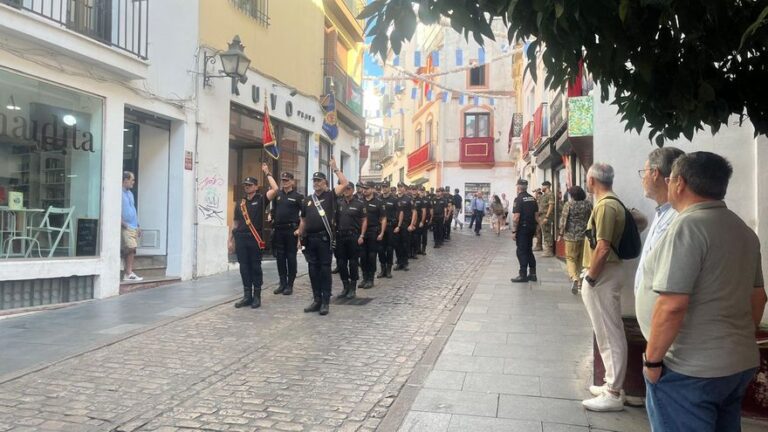 La Policía Nacional ‘revoluciona’ la plaza de la Corredera de Córdoba con el ensayo para el día de los Custodios
