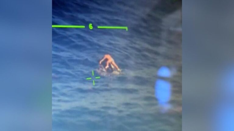 Localizan vivo y a la deriva a un joven que se perdió al intentar rescatar su moto náutica