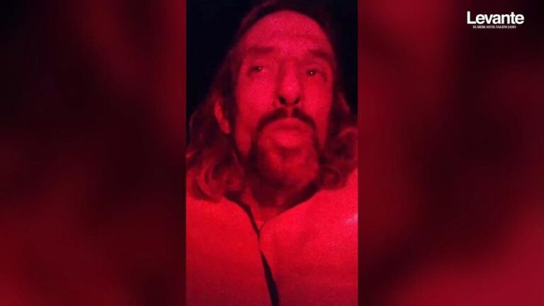 Juan Bordera, diputado de Compromís en la Flotilla: «Han empezado a abordar barcos y tiran los móviles al agua. El nuestro será el siguiente»